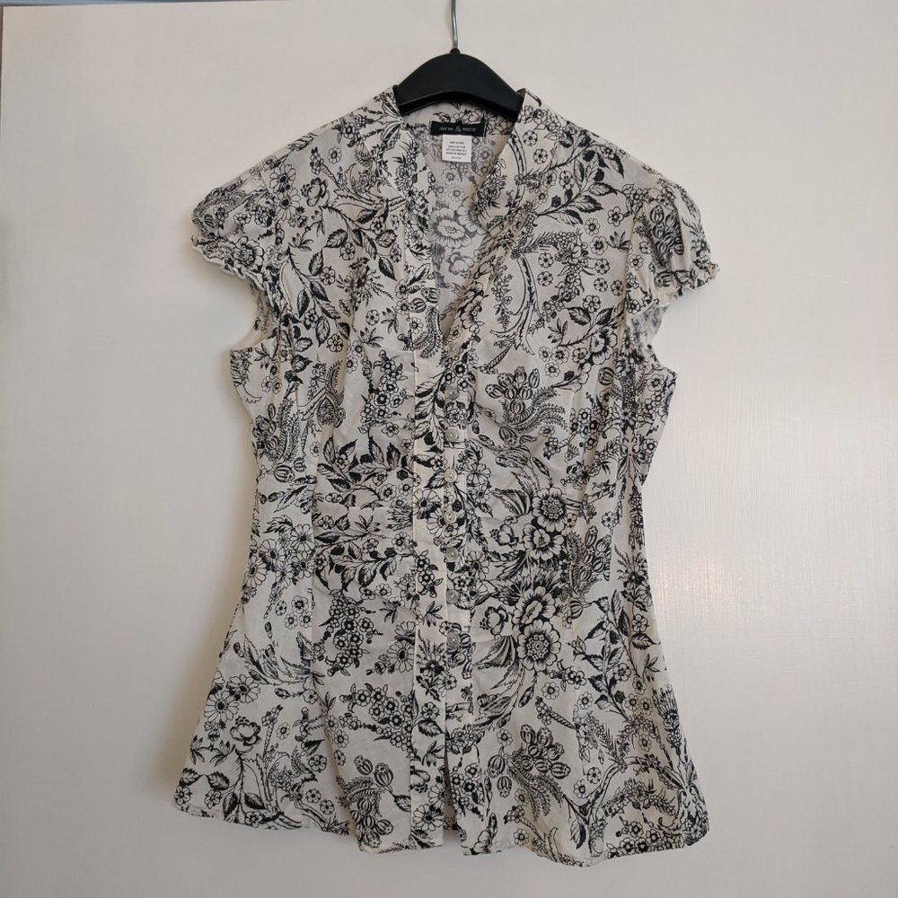🎏3 for $20🎏 SAM & MAX button-up, cotton, floral print top, Size M